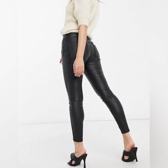 NWT Stradivarius coated push up jean in black, size 4 - Picture 2 of 16